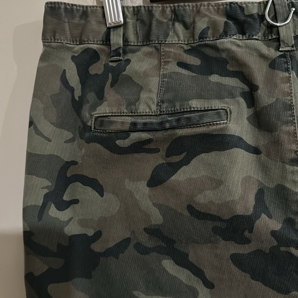 ⭐️GAP EDITION CAMO GIRLFRIEND Cropped CHINO Women's Size 14 - Picture 7 of 7
